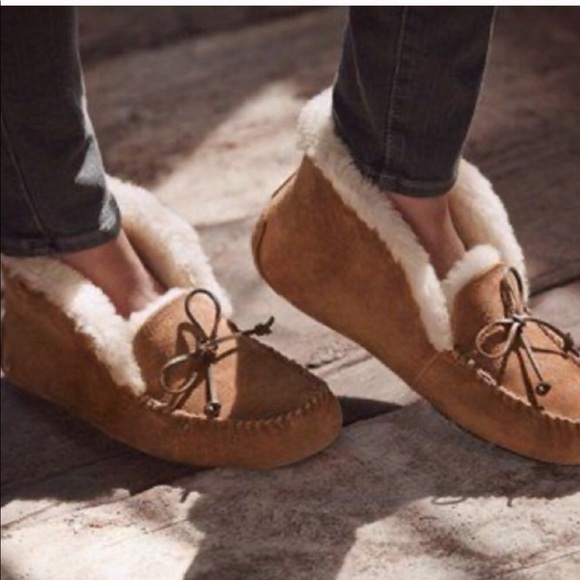 UGG Shoes - NWT UGG chestnut Alena moccasin